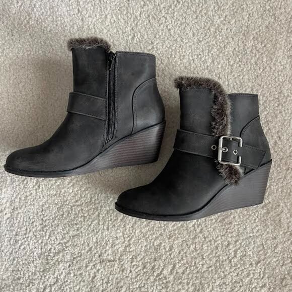 Women's Wedge Boots by Rampage 6.5 trimmed in faux fur with side buckle - Picture 2 of 6